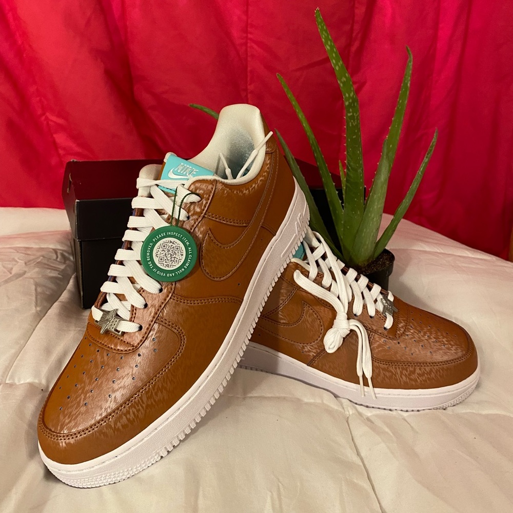 (PRICE NOT SOLID) Air Force 1 Mens Lady Liberty color changing NEW in box
